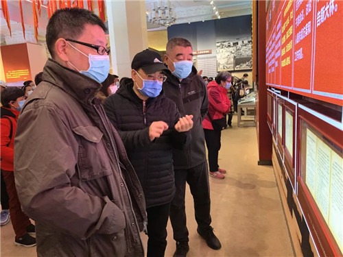 体育馆路街道总工会组织参观抗美援朝70周年主题展1.jpg