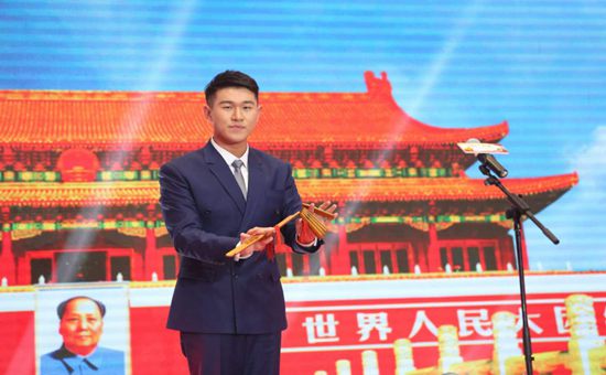 快板书《天安门前看升旗》_副本