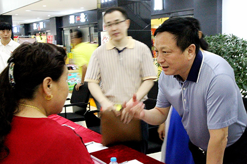 01-丰台开展2016年推进建会工作宣传日活动2