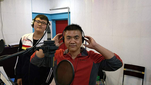 内文《我们是青年志愿者》歌曲录制现场