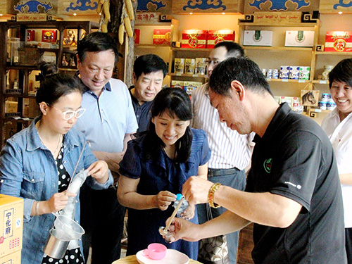 01-丰台开展2016年推进建会工作宣传日活动1