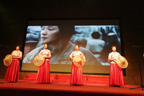 04-丰台南苑乡开展“五月的鲜花”群众文艺汇演2