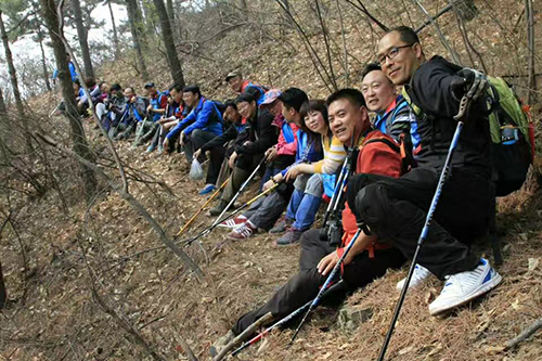 内文天眼洞环保行合影