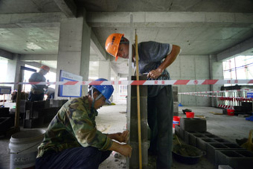 5顺义职工在施工地比拼砌筑技能