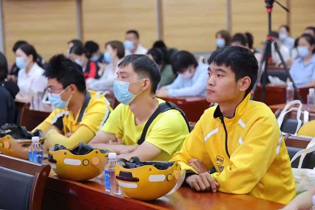 65542ec02cdcb0d154a35260.jpg